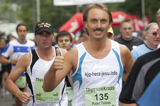 pater_lauft_-marathon_berlin_fur_-kirche_2012.jpg